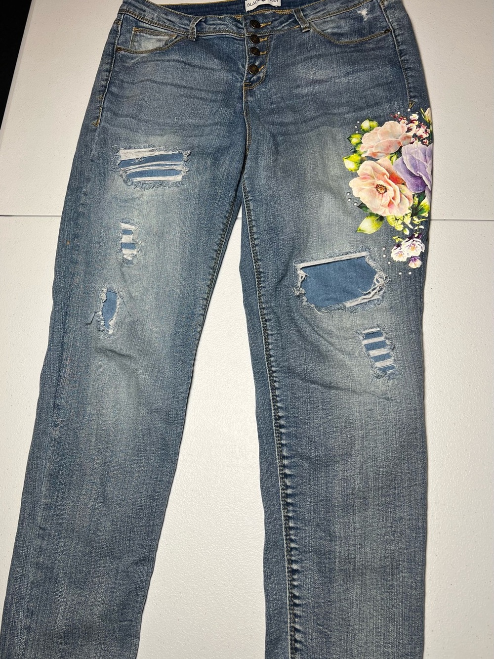 Black Daisy Jamie Skinny Jeans Size 11/30 Distressed Denim Floral Embellished